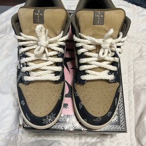 TRAVIS SCOTT SB DUNKS